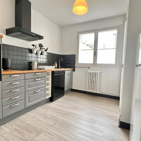 Large 3 Bedroom Parking And Fiber Poitiers