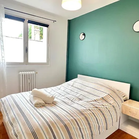 Large 3 Bedroom Parking And Fiber Apartment *