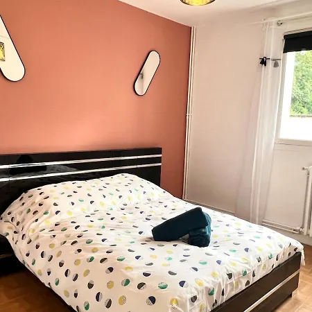 Large 3 Bedroom Parking And Fiber Apartment Poitiers