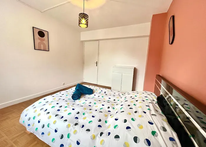 Apartment Large 3 Bedroom Parking And Fiber Poitiers