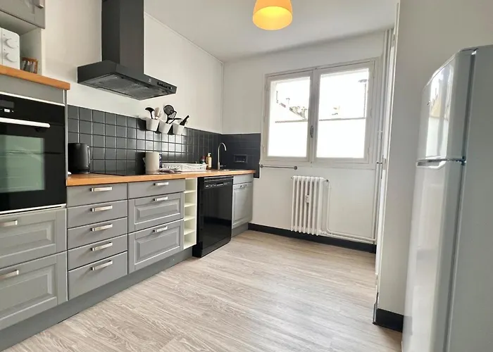 Large 3 Bedroom Parking And Fiber Poitiers